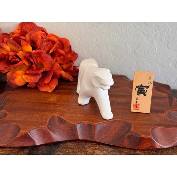 Vintage Minimalist White Porcelain Tiger Figurine, Chinese Zodiac, Made in Japan - Picture 3 of 12